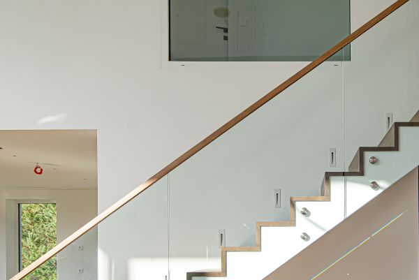 Stikliniai turėklai